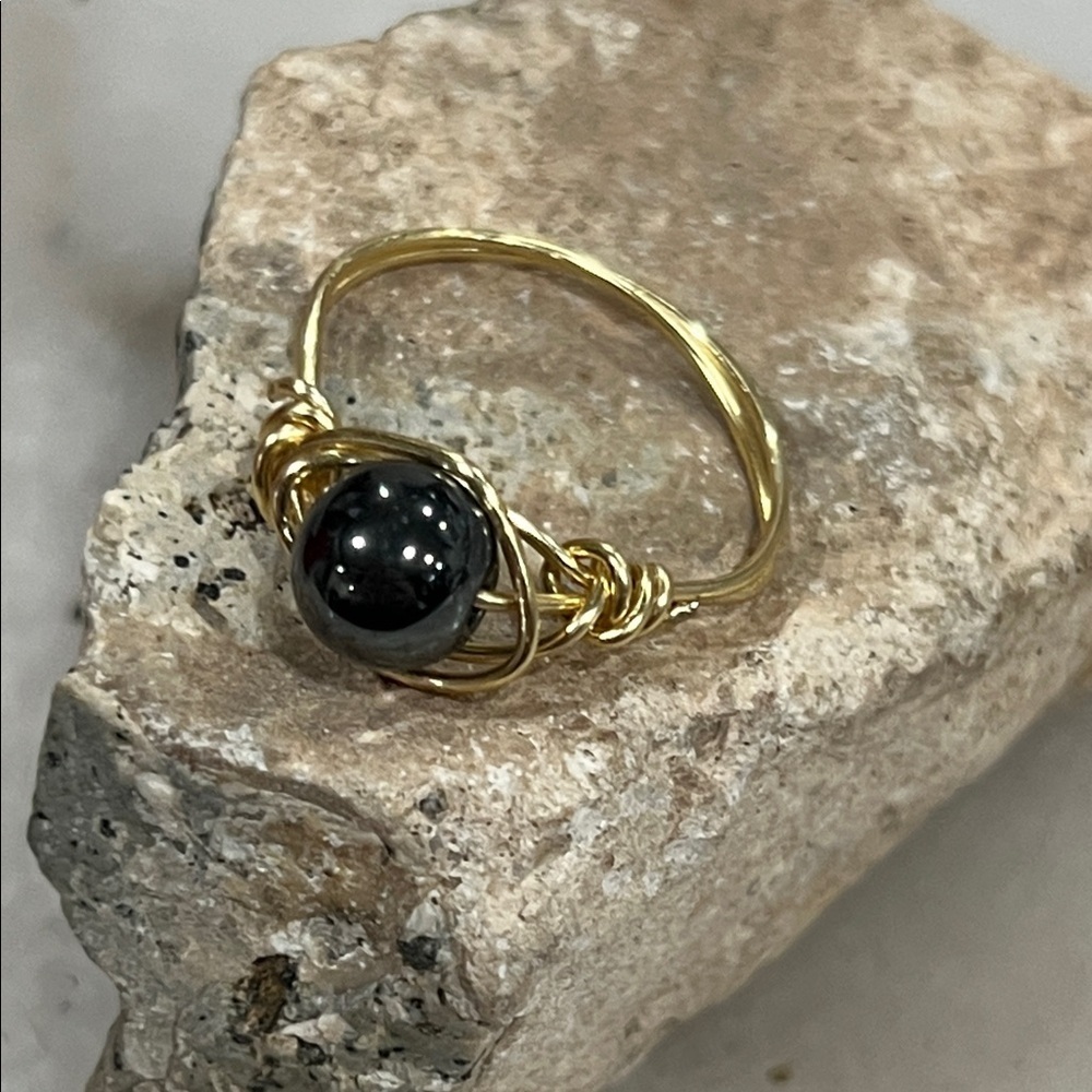 Elegant Gold and Black Hematite Stone Ring